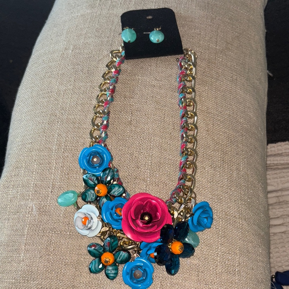 Floral Statement Necklace and Earring Set
*same day delivery*